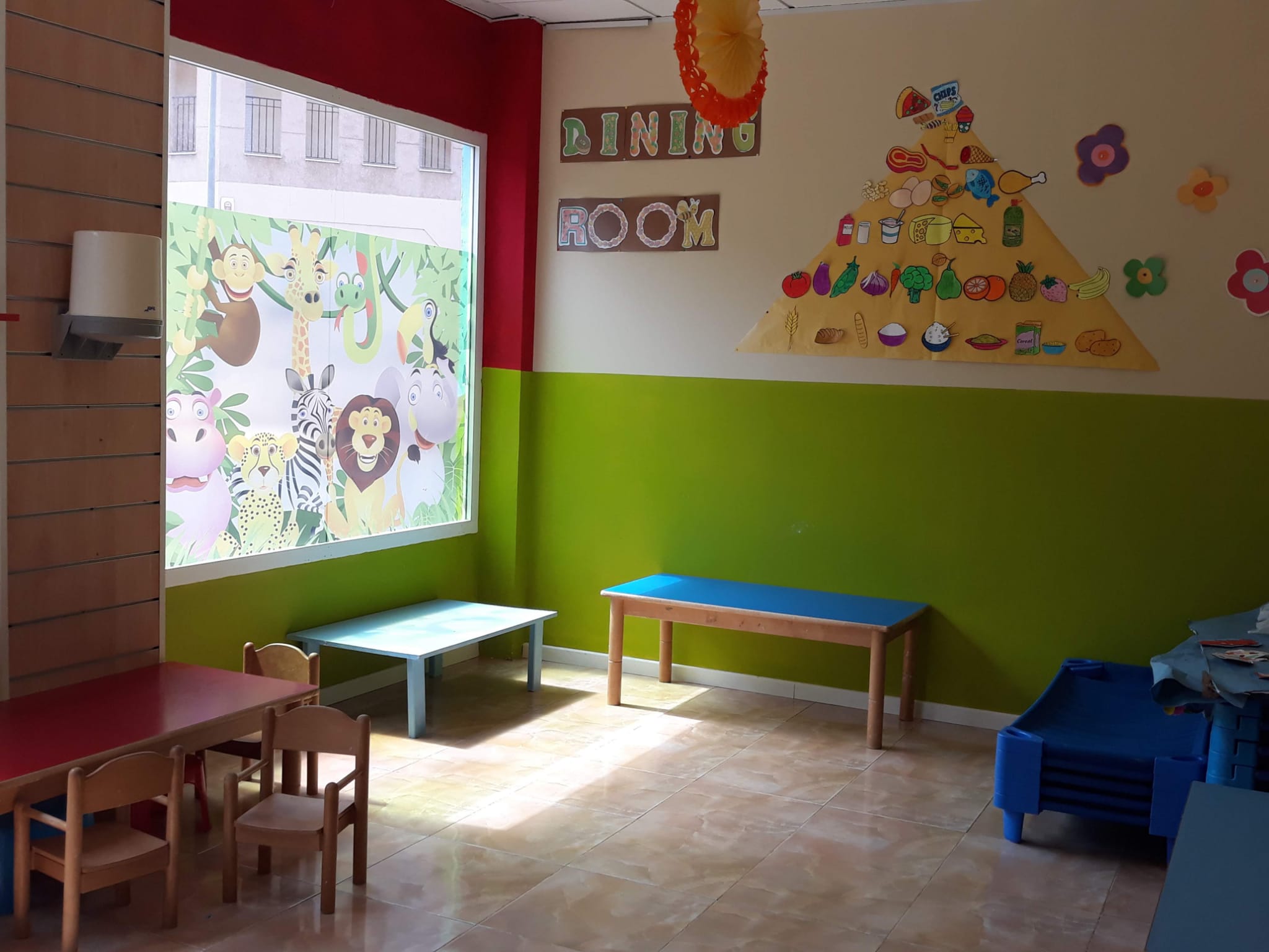 SE TRASPASA CENTRO INFANTIL EN PLENO FUNCIONAMIENTO + SEGUNDO LOCAL EN EXPANSIÓN EN EL EJIDO (ALMERÍA)