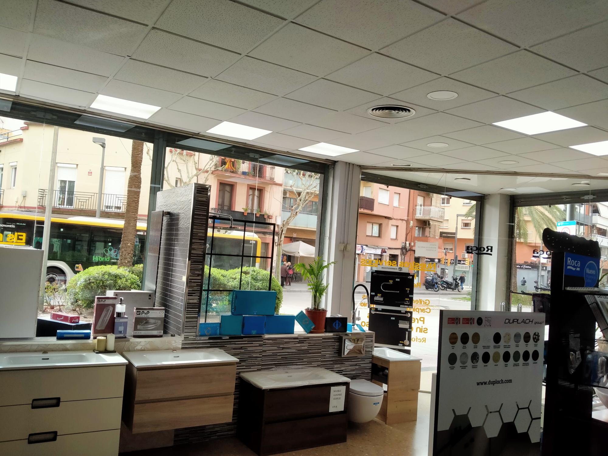 Amplio Local en zona comercial de L'Hospitalet de Llobregat