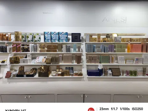 DISTRIBUIDOR DE COSMETICA Y PELUQUERIA
