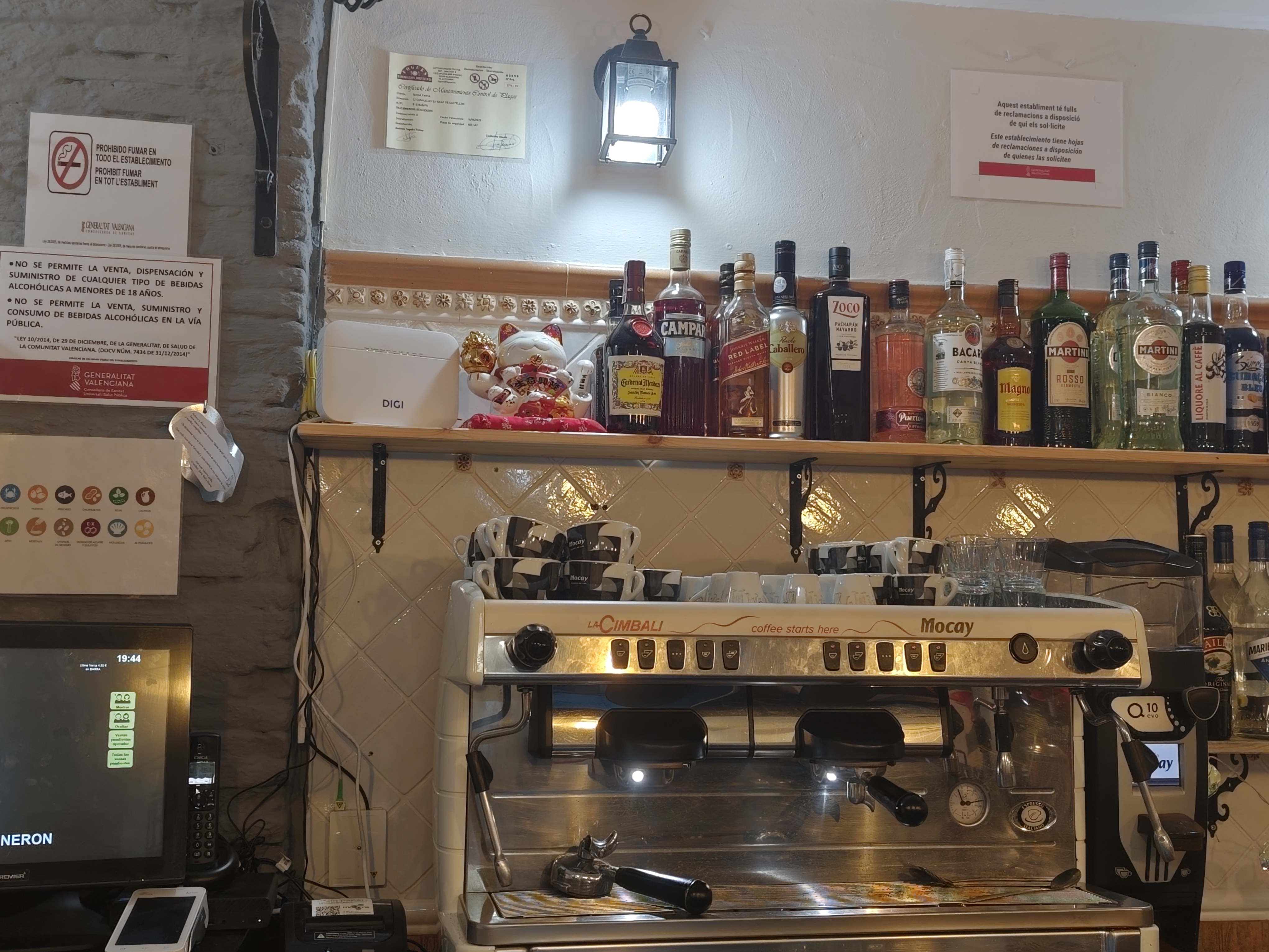 Bar restaurante cerca del puerto