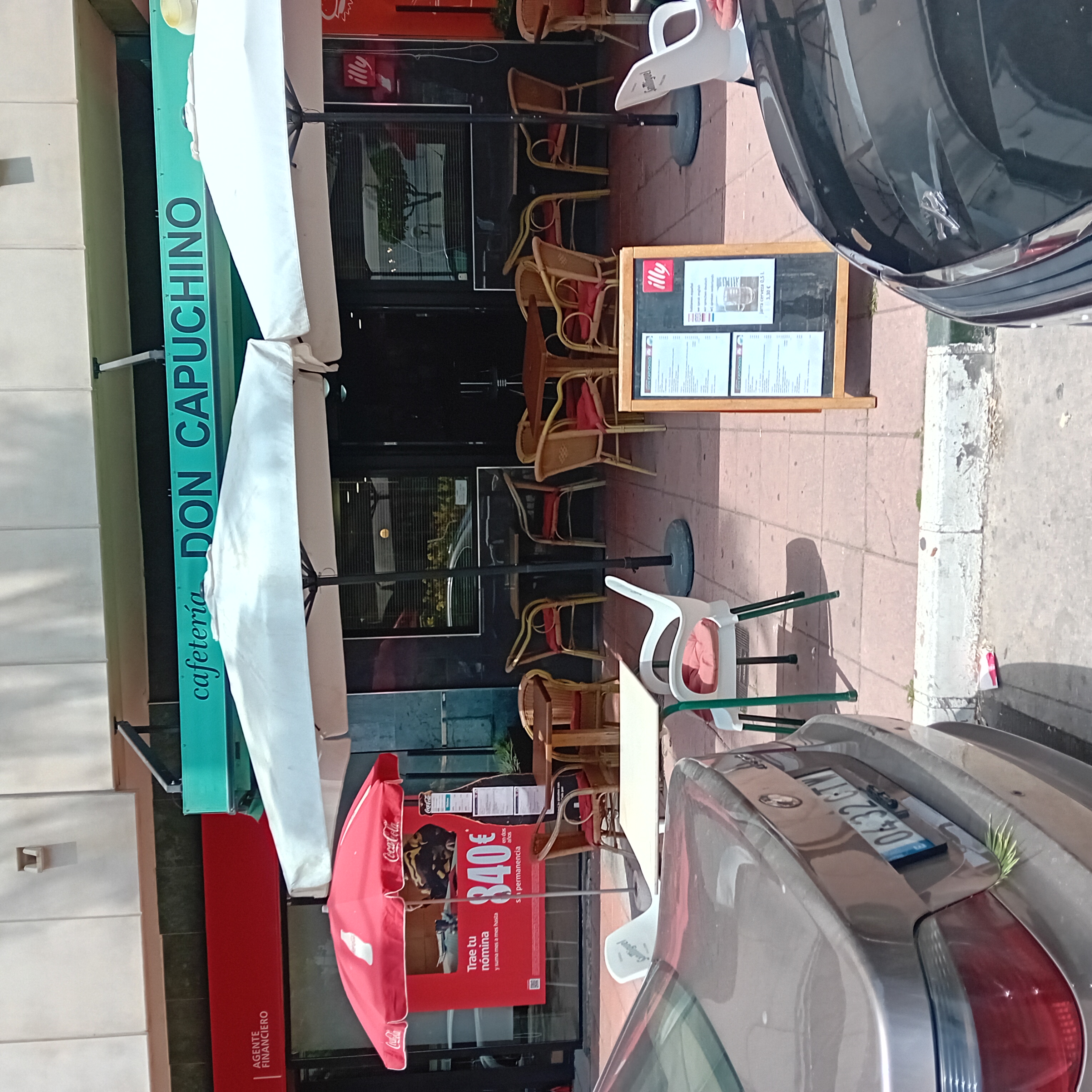 Venta o traspaso local Cafetería en Estepona, Avenida Juan Carlos I, 50